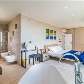 4 bedroom villa with pool near Pula, sleeps 8